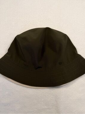 lululemon athletica Women's Lightweight Outdoor Beige and Army Green Bucket Hat